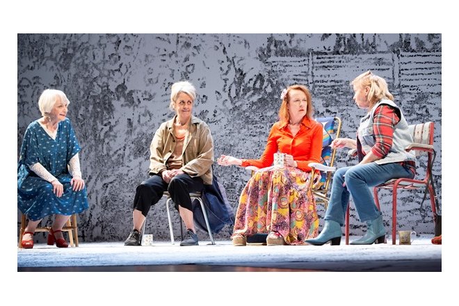Avec "Du ciel tombaient des animaux" Marc Paquien réunit un quatuor d'actrices majuscules autour de la dramaturge Caryl Churchill