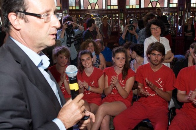 François Hollande rencontre les jeunes compagnies au Festival OFF d'Avignon