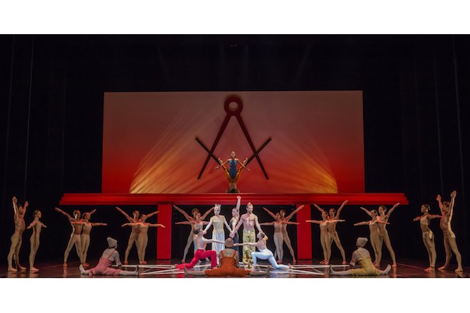La flûte enchantée par le Béjart ballet Lausanne et Béjart le démiurge de Ariane Dollfus