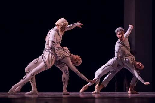 "Le songe" sur le mode ternaire des Ballets de Monte-Carlo